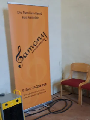 Famony in der Dorfkirche (Bild vergr&ouml;&szlig;ern)