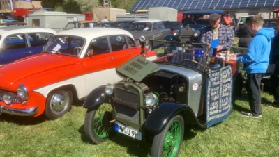 Hunderte Oldtimer nehmen Kurs auf Malchin