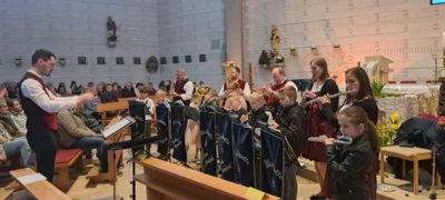 Vorschaubild zur Meldung: Bläserklasse glänzt bei Auftritt am Frühlingskonzert in der Pfarrkirche