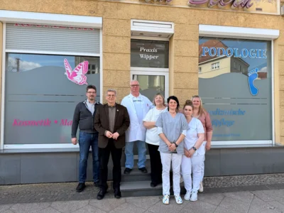 Andy Steinke, Dr. Oliver Hermann, Teo Wipper, Rosetha Wipper, Johanna Romeike, Jasmin Bresch und Ricarda Schulze (von links) I Foto: Gabriele Hahn (Bild vergr&ouml;&szlig;ern)