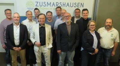 Von links: Joachim Weldishofer, Walter Aumann, Wolfgang Herkommer, Philipp Meitinger, Bürgermeister Bernhard Uhl, Philipp Stöckle, Johann Reitmayer, Marcus Bermeitinger, Michael Tartsch, Steffen Kraus, Guido Clemens, Ingrid Hafner-Eicher und Markus Böck (Bild vergr&ouml;&szlig;ern)