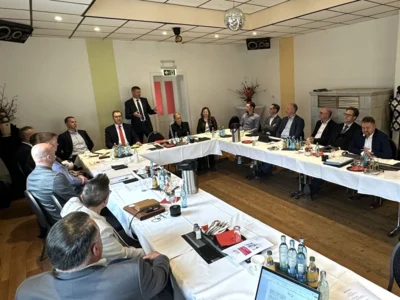 Letzte Bürgermeisterberatung mit Landrat Siegurd Heinze | Dank für 16 Jahre starkes Miteinander in der kommunalen Familie (Foto: LK OSL/Sarah Werner) (Bild vergr&ouml;&szlig;ern)