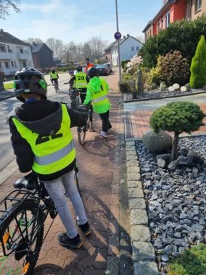 🚲 Sicher im Straßenverkehr – Radfahrtraining im 4. Jahrgang (Bild vergr&ouml;&szlig;ern)