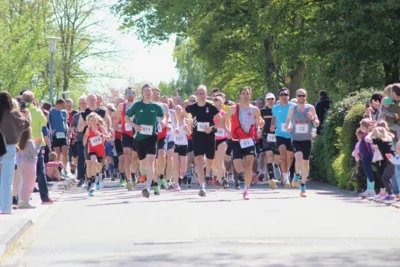 Start der Läufer:innen über die 5 und 10 km langen Strecken. (Bild vergrößern)