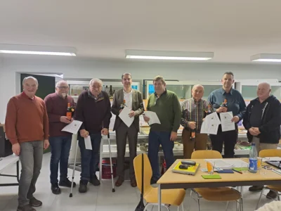Ehrungen (v.l.n.r.: Reinhard Bartels, Henning Könemann, Wolfgang Borngräber, Holger Meyer, Ullrich Kemmer, Michael Heinemann, Mathias Otte, Werner Heise) (Bild vergr&ouml;&szlig;ern)