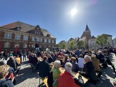 Foto: Bestes Frühlingswetter war den 500 Teilnehmenden bei der Foto zur Meldung: 29. Tour de OSL in Calau bietet Traumwetter und Rekordkulisse