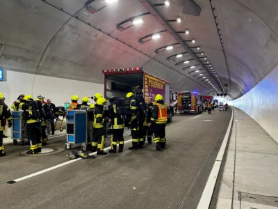 Bereitstellung der Feuerwehr am Querschlag (Bild vergr&ouml;&szlig;ern)