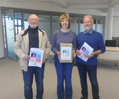 Foto: Karlheinz Benoit, Martina Krauthoff und Ulrich Harder vom Seniorenbeirat der Stadt Wyk (v.l.) (Foto: Stadt Wyk Andreas Hansen) Foto zur Meldung: Fragebogen des Seniorenbeirats der Stadt Wyk soll Bedürfnisse der älteren Generation herausfinden