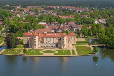Schlossgartenfest in Rheinsberg am 16. Mai 2026 - Mit freiem Eintritt in das Schloss Rheinsberg (Bild vergr&ouml;&szlig;ern)