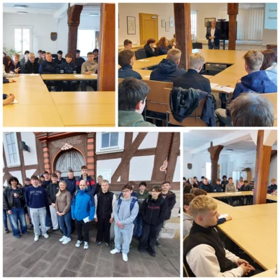 Schülerinnen und Schüler der R9 der Adam-von-Trott-Schule Sontra zu Besuch im Rathaus (Bild vergr&ouml;&szlig;ern)