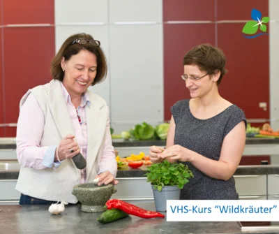 Wildkräuter entdecken mit vhs-Kurs