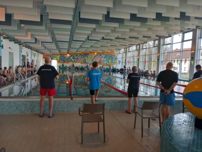 Kinder- und Jugendsportspiele im Schwimmen