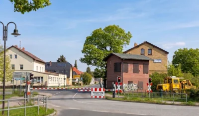 KI-generiert: Sperrung der Bahnlinie Rehfelde wegen Gleisbauarbeiten (Bild vergr&ouml;&szlig;ern)