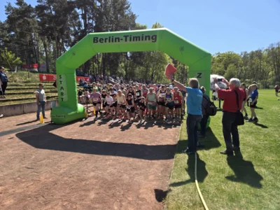 Foto: Start über die 7,6- und 14,9-km-Strecken 2026 © TLV Foto zur Meldung: 52. Lauf um die Römerschanze