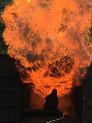 Meldung: Heißausbildung im Brandübungscontainer