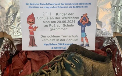 Zu Fuß zur Schule (Bild vergr&ouml;&szlig;ern)