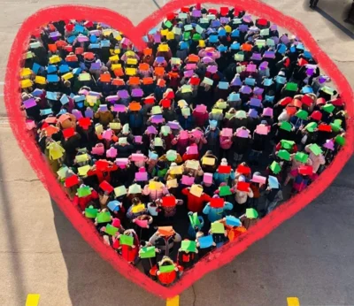 Unsere Schule bleibt bunt (Bild vergr&ouml;&szlig;ern)