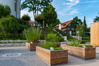 Barrierefreier Schaukräutergarten in Furth - Fotograf: Thomas Oberhofer (Bild vergr&ouml;&szlig;ern)