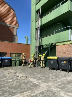 Spannender Blick hinter die Kulissen: Unser 3. Jahrgang zu Besuch bei der Berufsfeuerwehr Göttingen (Bild vergr&ouml;&szlig;ern)