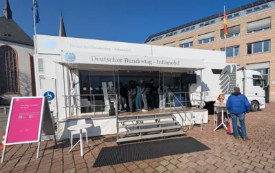 Besuch des Infomobils des Deutschen Bundestages