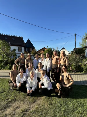 Tanz in den Mai beim TSC Zwenkau: Auftritte in Rüssen und beim Feuerwehrfest mit mehreren Tanzgruppen und neuem Vereinstanz. (Bild vergr&ouml;&szlig;ern)