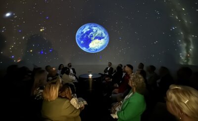 Programmanpassung im Planetarium (Bild vergr&ouml;&szlig;ern)