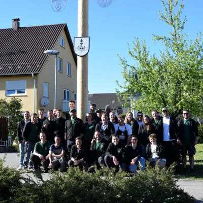 Stellvertretend für alle fleißigen Helferinnen und Helfer, die Maibaumfreunde aus Schemmerhofen. (Bild vergr&ouml;&szlig;ern)