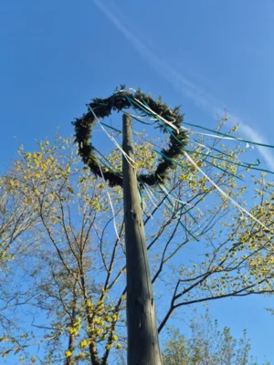 Meldung: Maibaumaufstellen