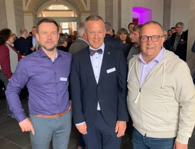 v.l.n.r.: KSB-Geschäftsführer Florian Bortfeldt, Bürgermeister der Stadt Haldensleben Bernhard Hieber und KSB-Präsident Torsten Fieseler (Bild vergr&ouml;&szlig;ern)