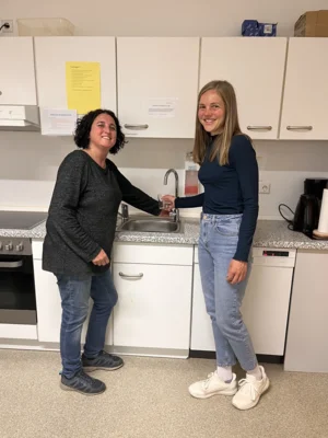 Wasserspender in der Grundschule (Bild vergr&ouml;&szlig;ern)