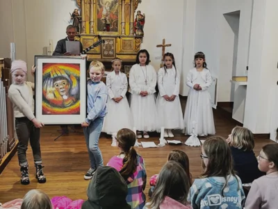 Dankgottesdienst der Erstkommunionkinder in der Schulgemeinschaft (Bild vergr&ouml;&szlig;ern)