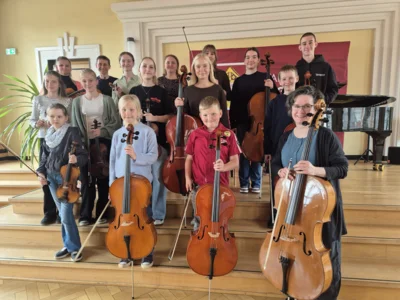 Mit dabei - die jungen Musiker des Ensembles "Streichzart"