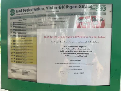 Aushang an der Bushaltestelle Victor-Blüthgen-Straße (Bild vergr&ouml;&szlig;ern)
