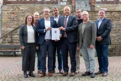 Innenminister Roman Poseck und alle Bürgermeister der IKZ (Bild vergr&ouml;&szlig;ern)