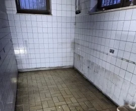 Diesen tristen Raum verwandelt die KJG in eine veranstaltungstaugliche Küche (Bild vergr&ouml;&szlig;ern)