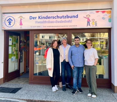 Neue Leuchtreklame (Bild vergr&ouml;&szlig;ern)