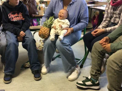 Hebamme zu Besuch in den 4. Klassen