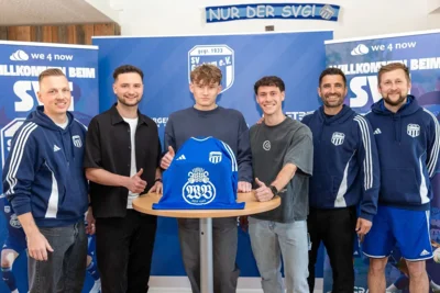 Das Garhamer Trainer-Trio mit dem Trio der Neuzugänge (von links) Simon Weber, Christoph Spirk, Sebastian Leitl, Dominik Tschugg, Holger Stemplinger und Udo Tolksdorf - Foto: SVG (Bild vergr&ouml;&szlig;ern)