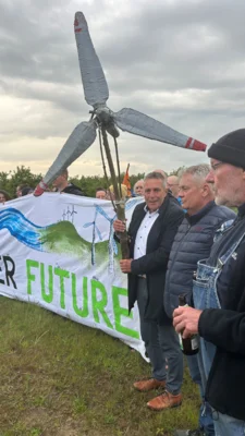 Fahrradprotesttour „Exit Gas — Enter Future“ macht Halt im Alten Land (Bild vergr&ouml;&szlig;ern)
