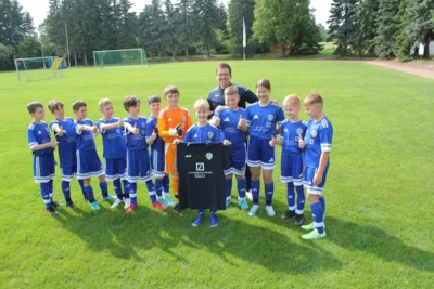 „Mit Herz und Teamgeist: Dank unserer neuen Trikots zum Erfolg!“ (Bild vergr&ouml;&szlig;ern)