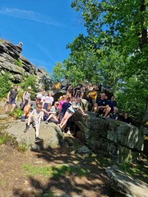 TT-Nachwuchs feiert Kindertag mit einer Wanderung zum Hochstein (Bild vergr&ouml;&szlig;ern)