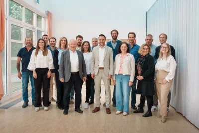 v.l.n.r. Michael Nußmann, Anna-Maria Bayrhof, Thomas Bachmann, Dr. Manuel Diepolder, Christina Wilhelm, Michael Hauke, Simon Dirr, Kathrin Putz, Christian Briendl, Martin Fackler, Robert Müller, Birgit Prestel, Christian Mayr, Brigitte Schmid-Brunk, Frank Wendt, Mathias Hartmann, Monika Schneid