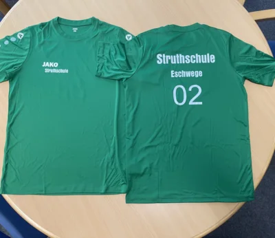 Neue Trikots für die Schulteams