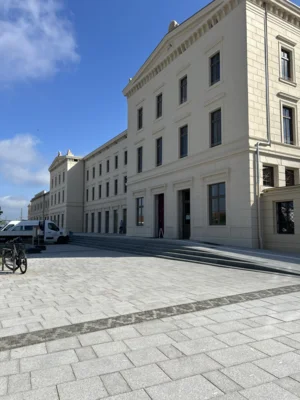 Das sanierte Bahnhofsempfangsgebäude I Foto: TGZ Prignitz (Bild vergr&ouml;&szlig;ern)