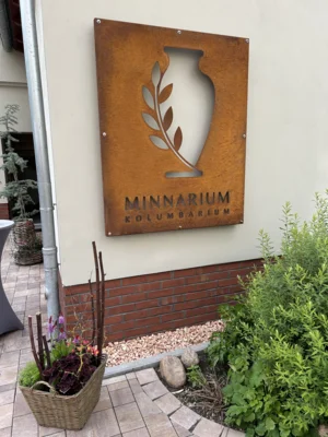 Eingangsschild zum Kolumbarium (Bild vergr&ouml;&szlig;ern)