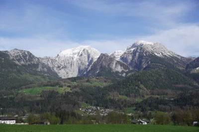 Hohe Berge und der Königssee bilden die Kulisse für erholsame Tage (Bild vergr&ouml;&szlig;ern)