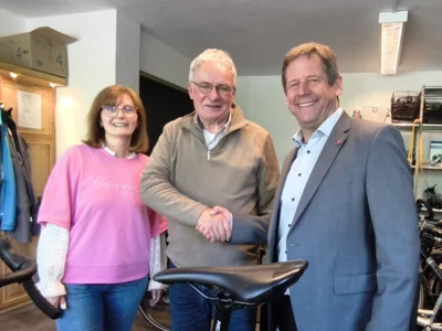 Herr von der Ohe, Stefanie Bölke, Heinrich Lange in der Radretter Station in Eschede