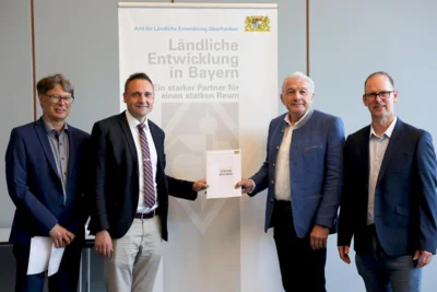 Bild von links: ALE-Abteilungsleiter Joachim Block, Erster Bürgermeister Philip Hohberger,  ALE-Chef Lothar Winkler und (Bild vergr&ouml;&szlig;ern)