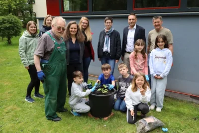 Neue Bepflanzung für die Hochbeete der Grundschule Selbitz (Bild vergr&ouml;&szlig;ern)