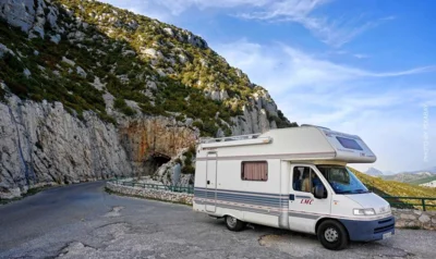 Mit dem Reisemobil auf Tour (Bild vergr&ouml;&szlig;ern)